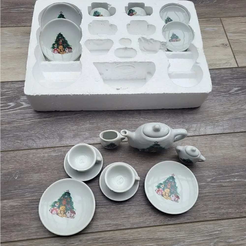 Vintage Childs 17 Piece Porcelain Christmas Tea Set Christmas trees